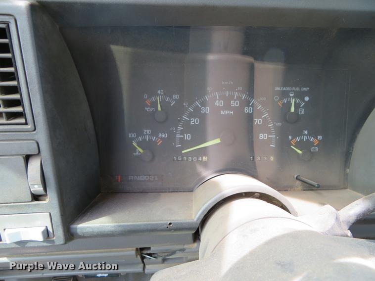 image for item DC0987 1994 Chevrolet 3500 flatbed pickup truck