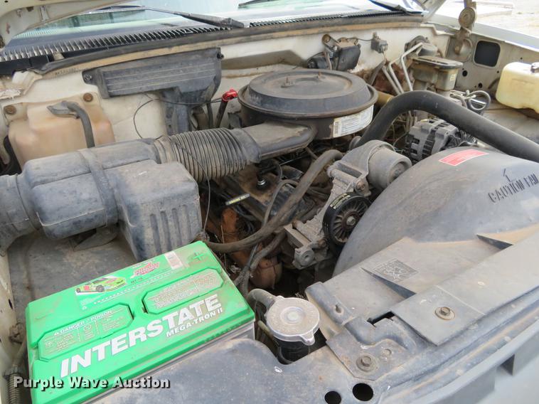 image for item DC0987 1994 Chevrolet 3500 flatbed pickup truck