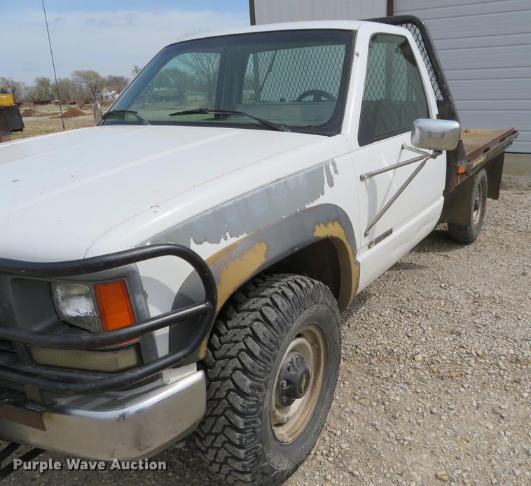 image for item DC0987 1994 Chevrolet 3500 flatbed pickup truck