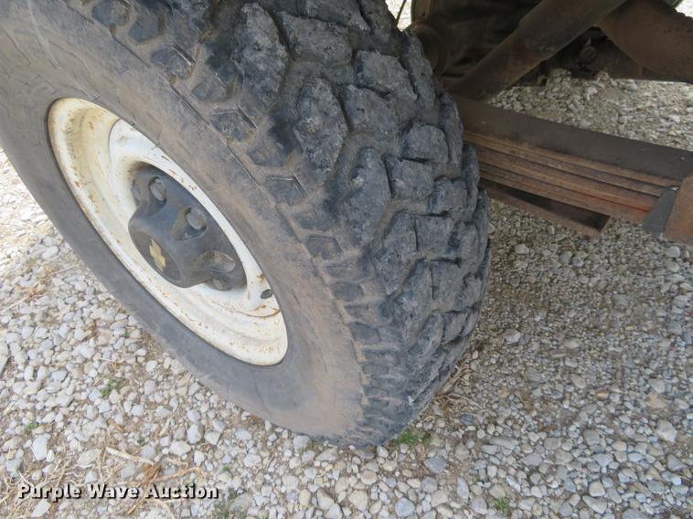 image for item DC0987 1994 Chevrolet 3500 flatbed pickup truck