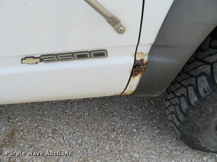 image for item DC0987 1994 Chevrolet 3500 flatbed pickup truck