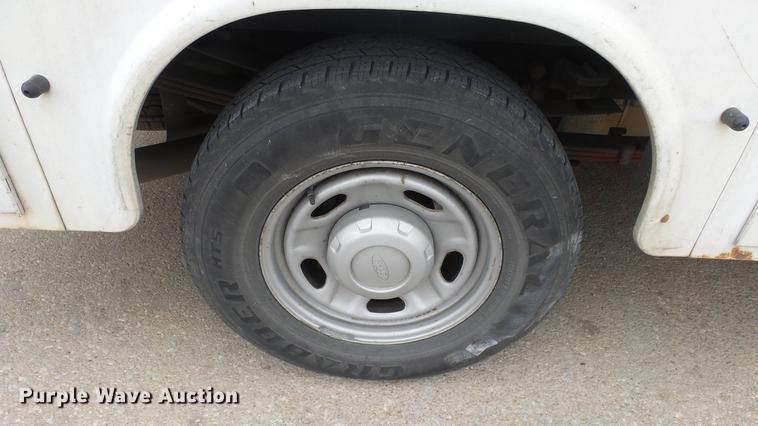 image for item DC3105 2011 Ford F250 Super Duty utility bed pickup truck