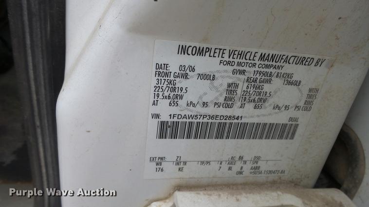 image for item DC3108 2006 Ford F550 Crew Cab flatbed truck