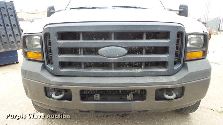 image for item DC3108 2006 Ford F550 Crew Cab flatbed truck