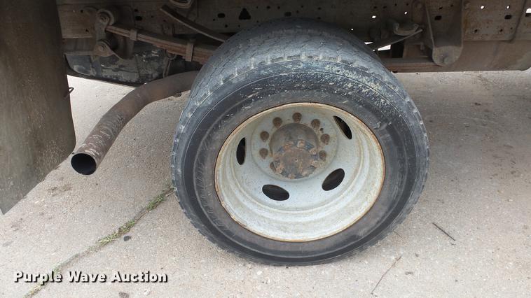 image for item DC3108 2006 Ford F550 Crew Cab flatbed truck