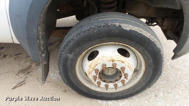 image for item DC3108 2006 Ford F550 Crew Cab flatbed truck