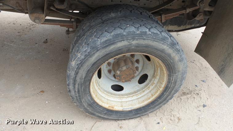 image for item DC3108 2006 Ford F550 Crew Cab flatbed truck