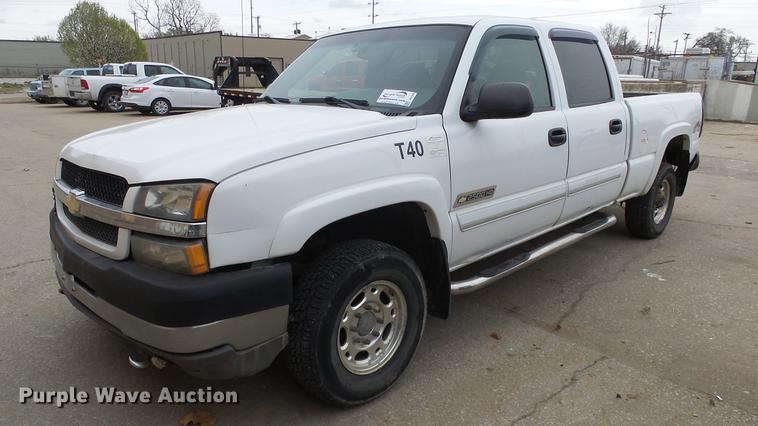 image for item DC3109 2004 Chevrolet Silverado 2500HD Crew Cab pickup truck