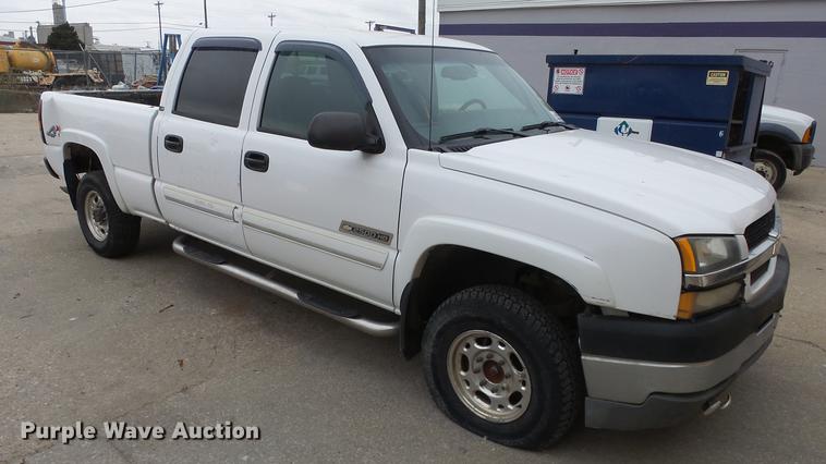 image for item DC3109 2004 Chevrolet Silverado 2500HD Crew Cab pickup truck