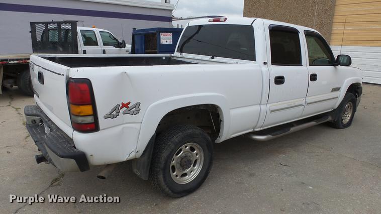 image for item DC3109 2004 Chevrolet Silverado 2500HD Crew Cab pickup truck