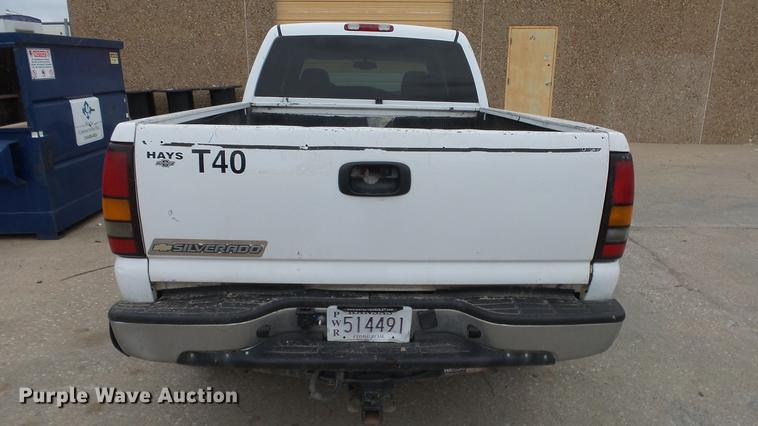 image for item DC3109 2004 Chevrolet Silverado 2500HD Crew Cab pickup truck