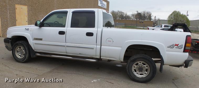 image for item DC3109 2004 Chevrolet Silverado 2500HD Crew Cab pickup truck