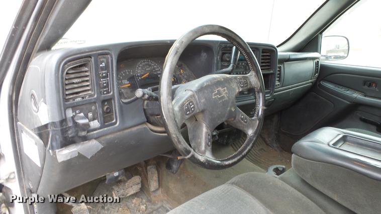 image for item DC3109 2004 Chevrolet Silverado 2500HD Crew Cab pickup truck