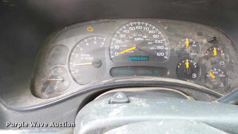 image for item DC3109 2004 Chevrolet Silverado 2500HD Crew Cab pickup truck