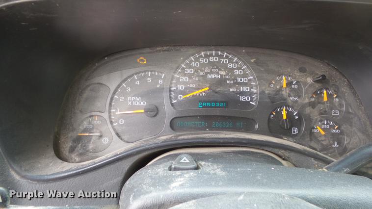 image for item DC3109 2004 Chevrolet Silverado 2500HD Crew Cab pickup truck