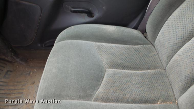 image for item DC3109 2004 Chevrolet Silverado 2500HD Crew Cab pickup truck