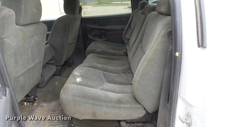 image for item DC3109 2004 Chevrolet Silverado 2500HD Crew Cab pickup truck