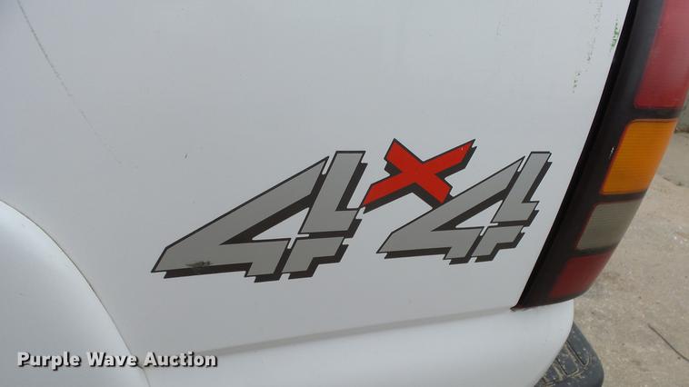 image for item DC3109 2004 Chevrolet Silverado 2500HD Crew Cab pickup truck