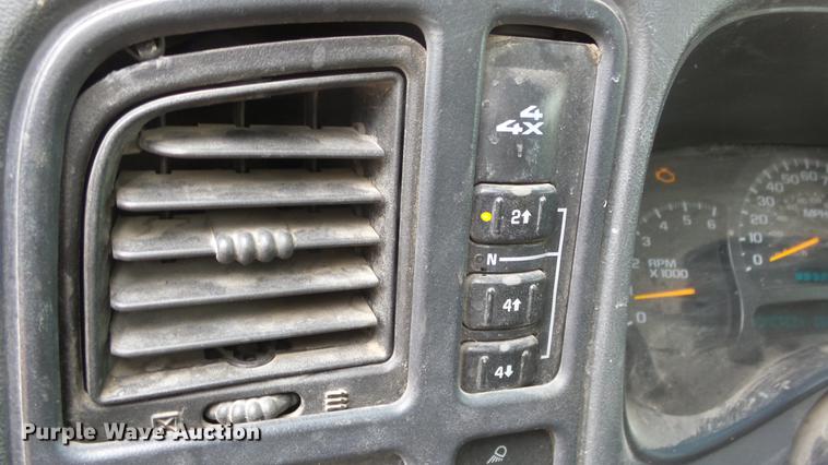 image for item DC3109 2004 Chevrolet Silverado 2500HD Crew Cab pickup truck