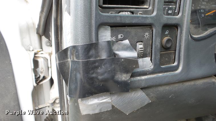 image for item DC3109 2004 Chevrolet Silverado 2500HD Crew Cab pickup truck