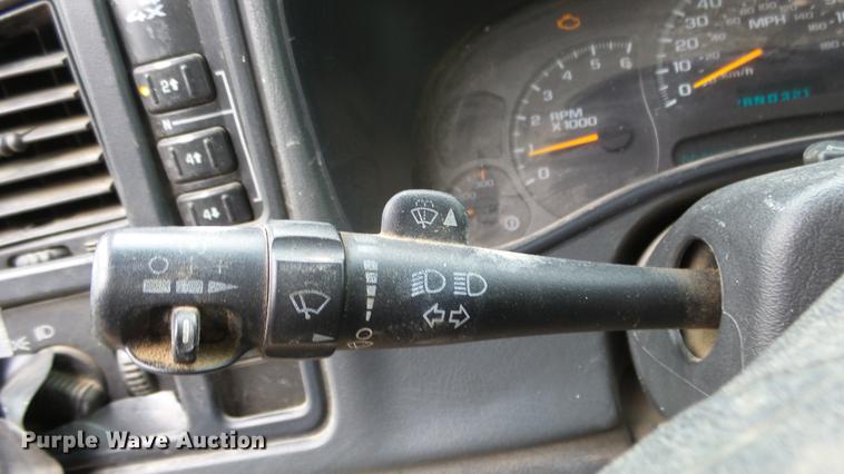 image for item DC3109 2004 Chevrolet Silverado 2500HD Crew Cab pickup truck