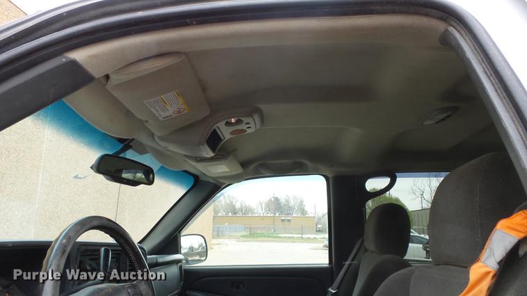 image for item DC3109 2004 Chevrolet Silverado 2500HD Crew Cab pickup truck