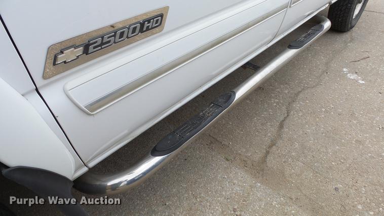 image for item DC3109 2004 Chevrolet Silverado 2500HD Crew Cab pickup truck