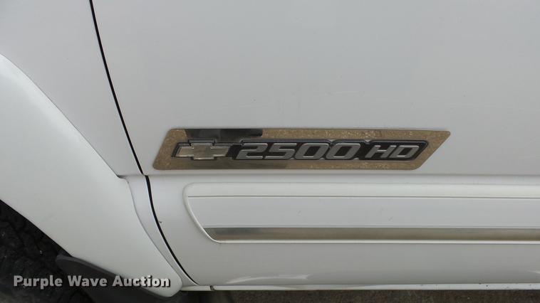 image for item DC3109 2004 Chevrolet Silverado 2500HD Crew Cab pickup truck