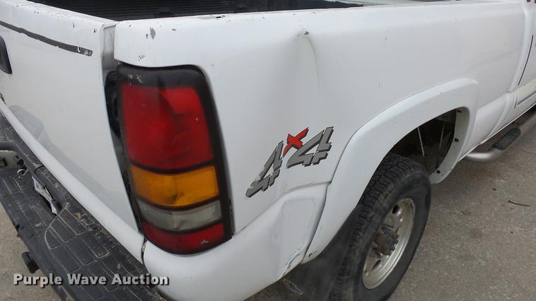 image for item DC3109 2004 Chevrolet Silverado 2500HD Crew Cab pickup truck