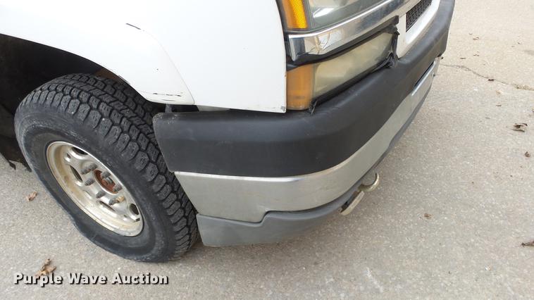 image for item DC3109 2004 Chevrolet Silverado 2500HD Crew Cab pickup truck