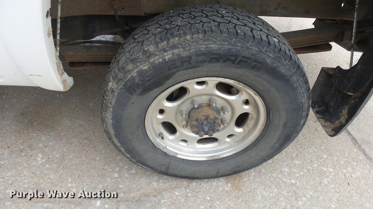 image for item DC3109 2004 Chevrolet Silverado 2500HD Crew Cab pickup truck