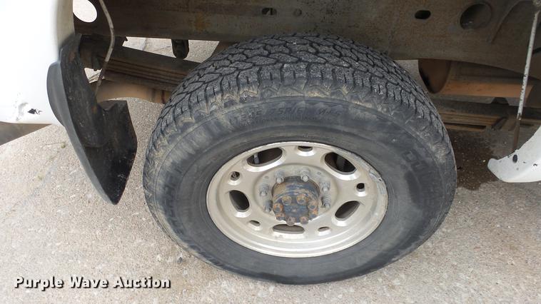 image for item DC3109 2004 Chevrolet Silverado 2500HD Crew Cab pickup truck