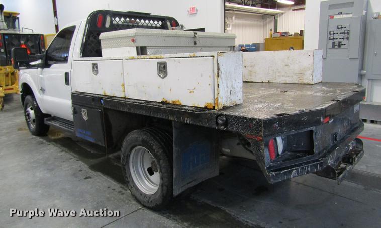 image for item DC4351 2013 Ford F350 Super Duty flatbed pickup truck