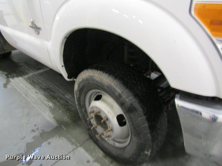 image for item DC4351 2013 Ford F350 Super Duty flatbed pickup truck