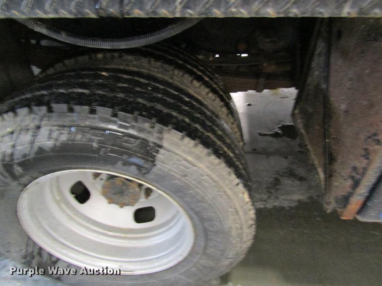 image for item DC4351 2013 Ford F350 Super Duty flatbed pickup truck