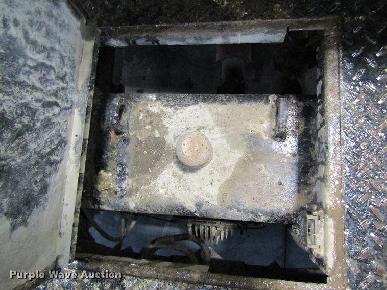 image for item DC4351 2013 Ford F350 Super Duty flatbed pickup truck