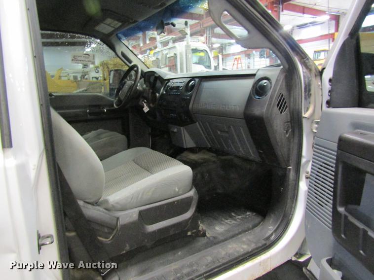 image for item DC4351 2013 Ford F350 Super Duty flatbed pickup truck