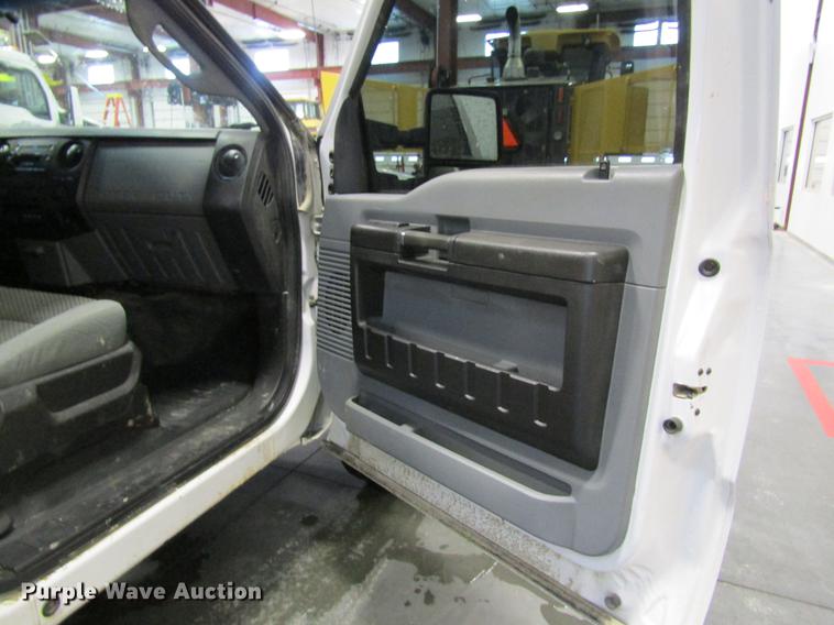 image for item DC4351 2013 Ford F350 Super Duty flatbed pickup truck