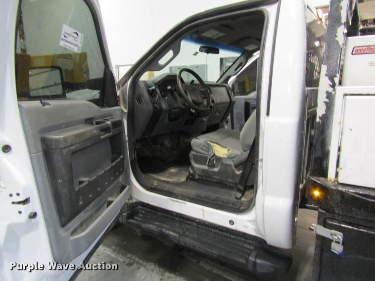 image for item DC4351 2013 Ford F350 Super Duty flatbed pickup truck