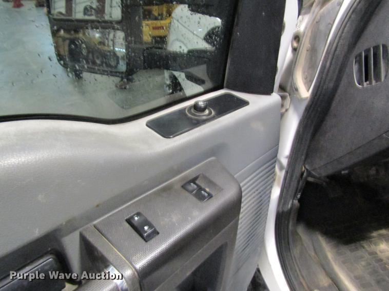 image for item DC4351 2013 Ford F350 Super Duty flatbed pickup truck