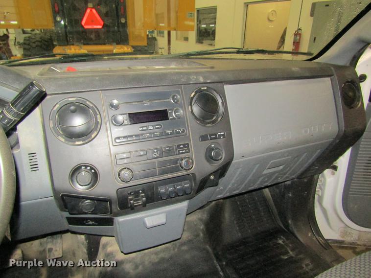 image for item DC4351 2013 Ford F350 Super Duty flatbed pickup truck