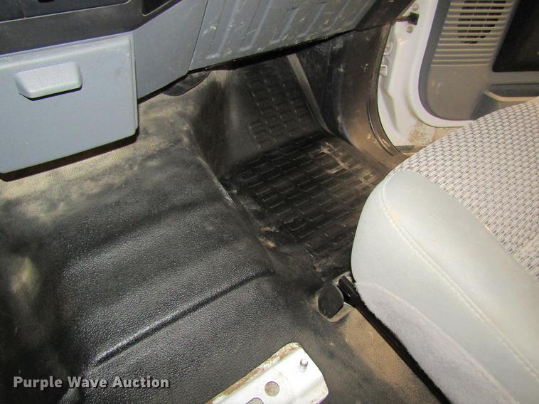 image for item DC4351 2013 Ford F350 Super Duty flatbed pickup truck