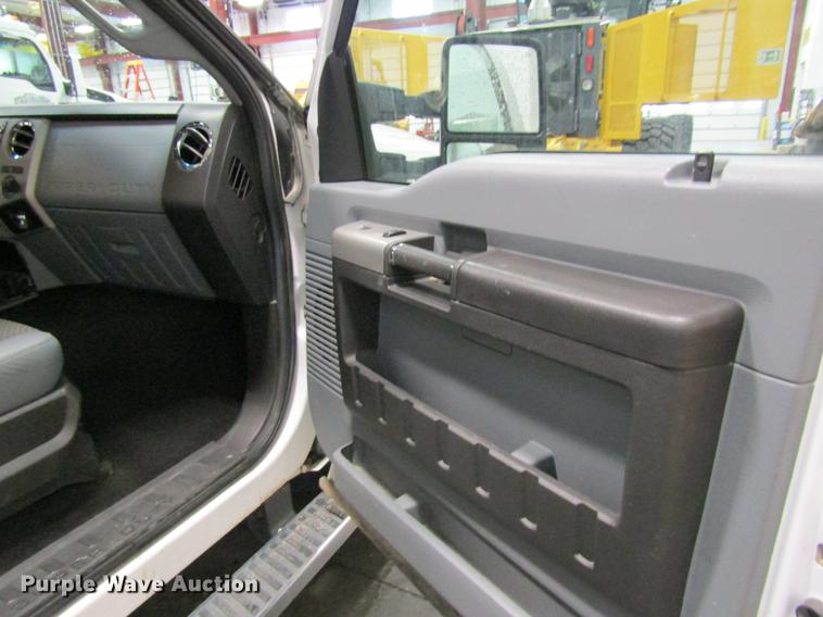 image for item DC4352 2014 Ford F350 Super Duty Crew Cab pickup truck