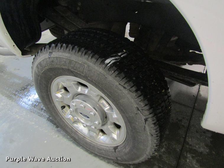 image for item DC4353 2013 Ford F350 Super Duty Crew Cab pickup truck