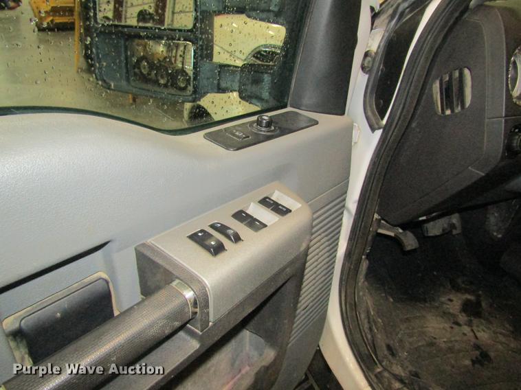 image for item DC4353 2013 Ford F350 Super Duty Crew Cab pickup truck