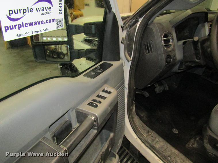 image for item DC4356 2013 Ford F350 Super Duty Crew Cab pickup truck