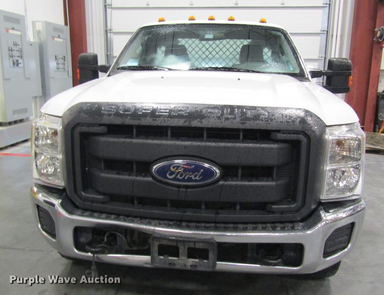 image for item DC4358 2013 Ford F350 Super Duty flatbed pickup truck