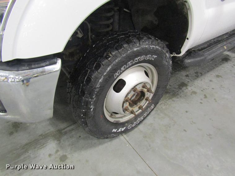 image for item DC4358 2013 Ford F350 Super Duty flatbed pickup truck