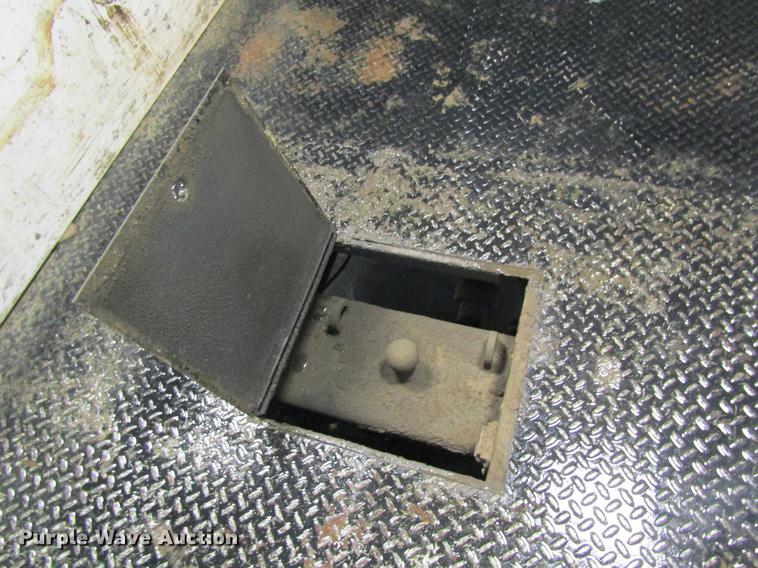 image for item DC4358 2013 Ford F350 Super Duty flatbed pickup truck