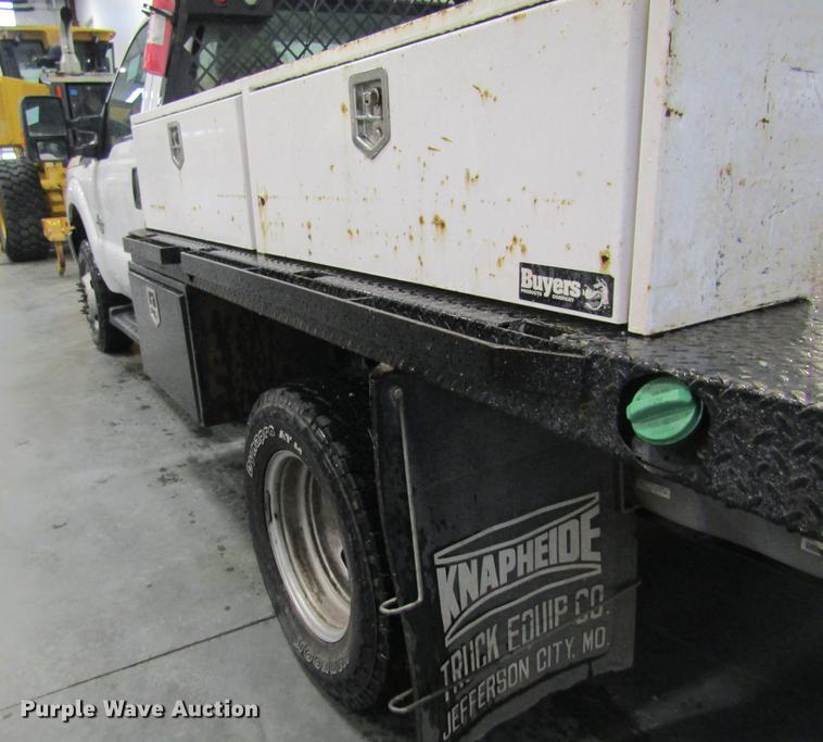 image for item DC4358 2013 Ford F350 Super Duty flatbed pickup truck